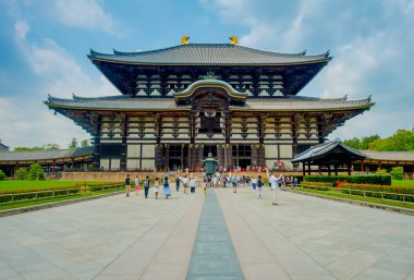 Nara, Japonya - 26 Temmuz 2017: Todai-ji anlamıyla Doğu büyük Tapınağı anlamına gelir. Nara city bulunan bir Budist tapınağı bu tapınağıdır