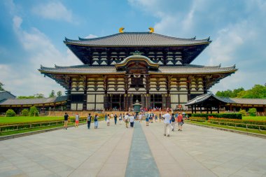 Nara, Japonya - 26 Temmuz 2017: Todai-ji anlamıyla Doğu büyük Tapınağı anlamına gelir. Nara city bulunan bir Budist tapınağı bu tapınağıdır