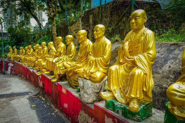 Sochy v klášteře deset tisíc Buddhů v Sha Tin, Hong Kong, Čína. — Stock fotografie
