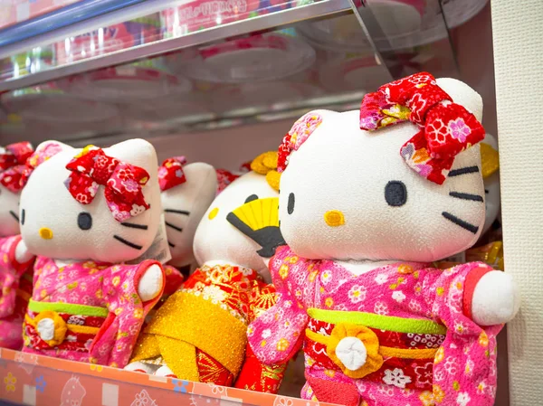 Tokyo, Japan juni 28-2017: Close-up van geassorteerde hello Kitty poppen in een speelgoed center in Tokio — Stockfoto