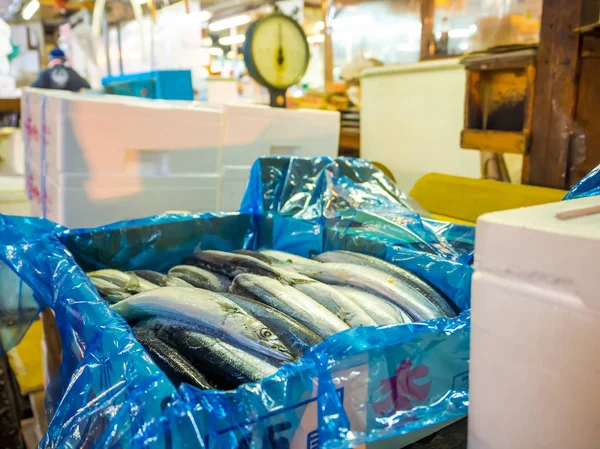TOKYO, JAPAN JUNE 28 - 2017: Seafood for sale at the Fish Market Tsukiji wholesale in Tokyo Japan, Tsukiji Market is the biggest wholesale fish and seafood market in the world — Stock Photo, Image