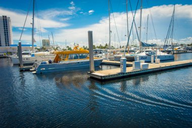 Fort Lauderdale, Amerika Birleşik Devletleri - 11 Temmuz 2017: Tekneler Satılık Fort Lauderdale uluslararası Boat Show, görüntülenen bir çizgi