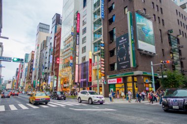 Tokyo, Japonya Haziran 28-2017: Tokyo, Japonya'da Ginza bölgesinin güzel manzara. Önemli bir alışveriş bölgesi için ilçesidir elektronik, bilgisayar, anime, oyun