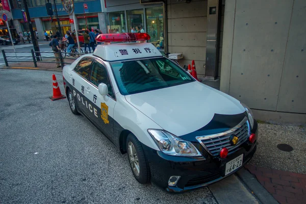 TOKYO, JAPAN JUNE 28 - 2017: Tokyo Metropolitan Police Department car parked in front of the central station of Tokyo — Stock Photo, Image