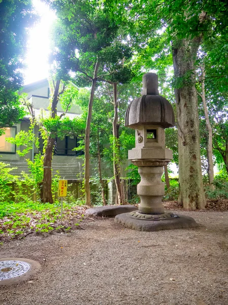 KYOTO, JAPÓN - 05 DE JULIO DE 2017: Estructura apedreada en medio de un parque en un templo y el Jardín Zen de Tenryu-ji, Templo Dragón Celestial. En Kioto —  Fotos de Stock