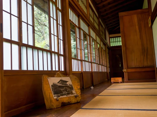 КЁТО, Япония - 05 июля 2017 года: Комната, покрытая ковриком с татами в Тэнрю-дзи в Киото — стоковое фото