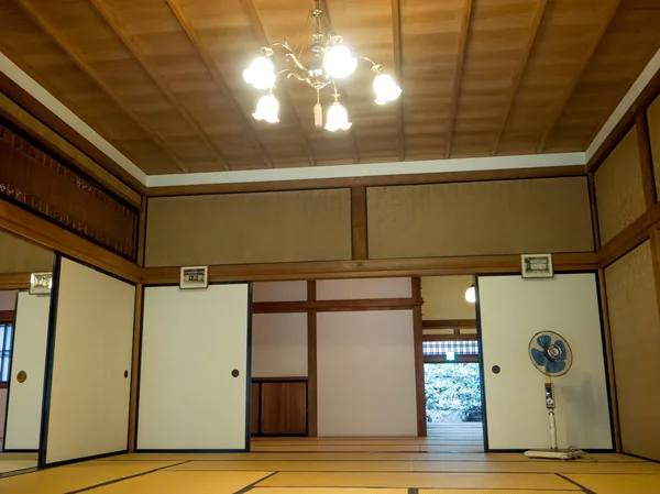 KYOTO, JAPÃO - JULHO 05, 2017: Uma sala coberta com esteira de tatami em Tenryu-ji em Kyoto — Fotografia de Stock
