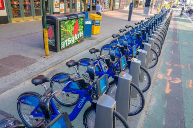 New York, ABD - 22 Kasım 2016: Bisiklet Kiralama kez üst üste New York'ta ABD sokakta park Meydanı