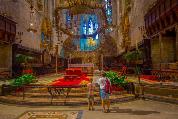 大聖堂のサンタマリアのパルマ ラ ・ セウ ・ パルマ ・ デ ・ マヨルカ、スペインのパルマ ・ デ ・ マリョルカ、スペイン - 2017 年 8 月 18 日: インテリア ビュー — ストック写真