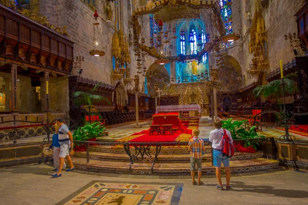 大聖堂のサンタマリアのパルマ ラ ・ セウ ・ パルマ ・ デ ・ マヨルカ、スペインのパルマ ・ デ ・ マリョルカ、スペイン - 2017 年 8 月 18 日: インテリア ビュー — ストック写真