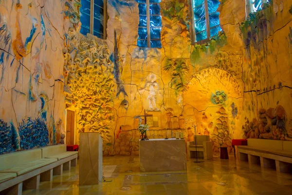 PALMA DE MALLORCA, ESPAÑA - 18 AGOSTO 2017: Magnífica vista del interior de la Catedral de Santa Maria de Palma La Seu en Palma de Mallorca, España —  Fotos de Stock
