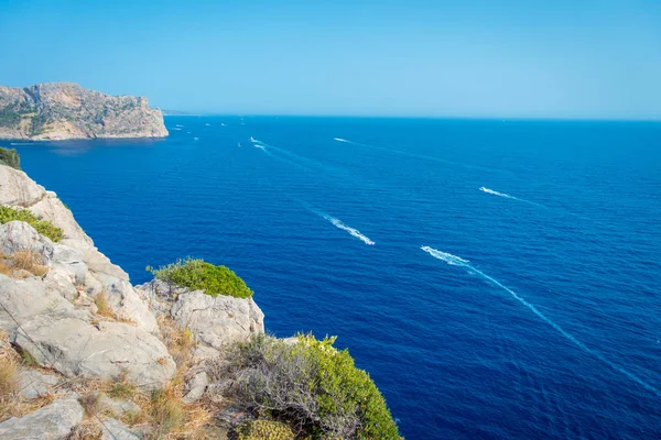 마요르카 발레아레스 섬, 스페인 아름 다운 푸른 하늘에의 아름 다운 보기 — 스톡 사진