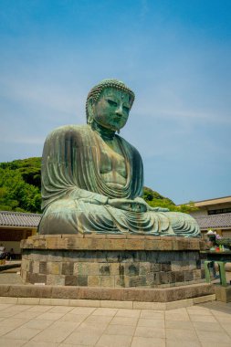 Tokyo, Japonya Haziran 28-2017: Kamakura, Japonya'da büyük Buda anıtsal bronz heykeli