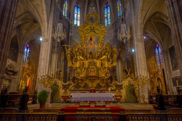 PALMA DE MALLORCA, ESPANHA - 18 DE AGOSTO DE 2017: Bela vista interior da igreja de Santa Eulália localizada em Palma de Maiorca, Espanha — Fotografia de Stock