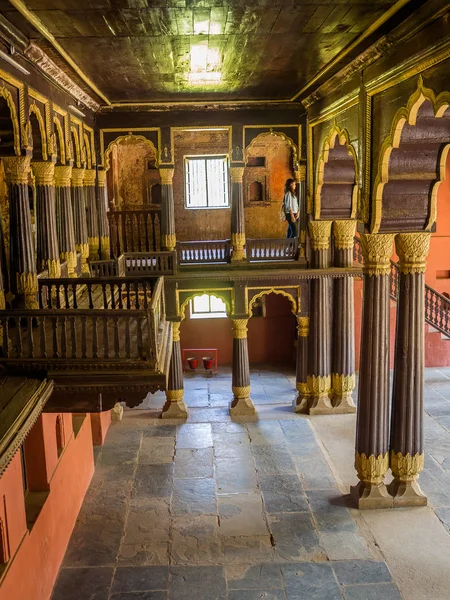 Sütun çok eski hindu Tapınağı içinde kapalı görünüm