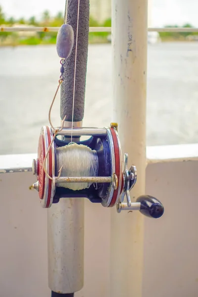 FORT LAUDERDALE, USA - JULY 11, 2017: Close up of a fishing rod in a big boat in the water at Fort Lauderdale, Florida — Stock Photo, Image