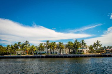 Fort Lauderdale, Amerika Birleşik Devletleri - 11 Temmuz 2017: New river güzel manzarasına Nehri yürüyüş mesire Fort Lauderdale, Florida ile