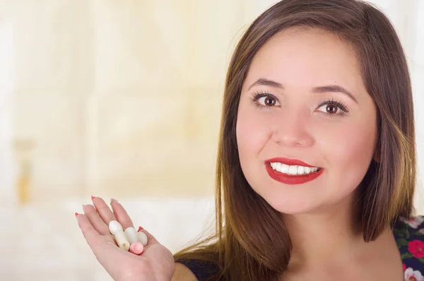 Portrait of a smiling woman holding in her hand a soft gelatin vaginal tablet or suppository, treatment of diseases of the reproductive organs of women and prevention of womens health — Stock Image Portrait of a smiling woman holding in her hand a soft gelatin vaginal tablet or suppository, treatment of diseases of the reproductive organs of women and prevention of womens health Royalty Free Stock Photos