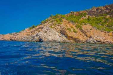 Güzel manzara mavi su ve bağlantı noktası D Andratx Mallorca balearic Islands, İspanya bulunan içinde güzel bir mavi gökyüzü
