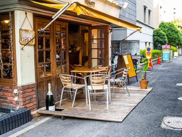 일본 도쿄, 6 월 28-2017: 일본 도쿄에서에서 가마쿠라 고 마치도 오리 거리에 있는 레스토랑의 야외 보기 — 스톡 사진