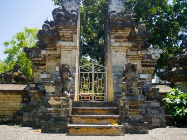 Bali, Endonezya - 11 Şubat 2017: Giriş Bali Adası bulunan Endonezya'da Ubud bir ismailoğlu Tapınağı