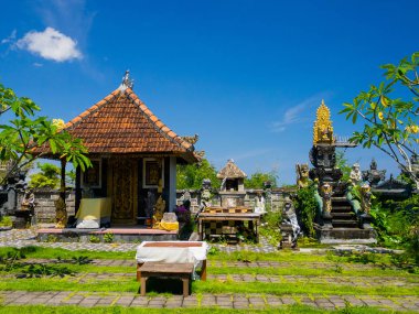 Bali, Endonezya - 11 Şubat 2017: Açık havada Uluwatu Tapınağı Bali Adası, Endonezya'nın heykeller