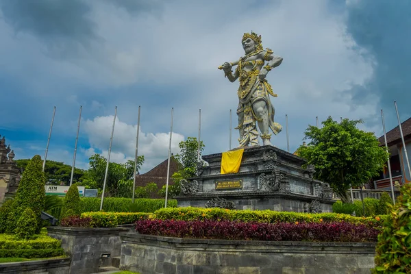 BALI, INDONESIA - 08 marzo 2017: Statua in pietra di Vishnu a Gunung Kawi, Bali, Indonesia — Foto Stock