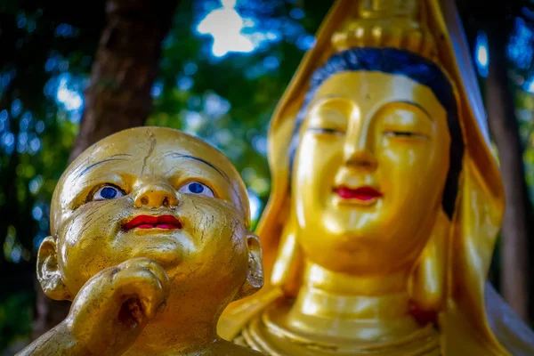 Heykeller, on bin Buda Manastırı Sha Tin, Hong Kong, Çin.