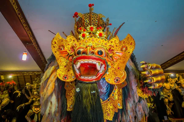 Bali, Indonézia - 2017. március 08.: Impresive kézzel gyártott szerkezet, Ogoh-ogoh szobor épült a Ngrupuk parade, amely kerül sor a Nyepi nap is, Bali, Indonézia. A Hindu ünnep jellemzi — Stock Fotó
