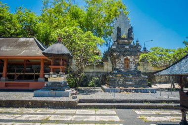 Bali, Endonezya - 11 Şubat 2017: Uluwatu Tapınağı, Bali, Endonezya, güzel bir gün