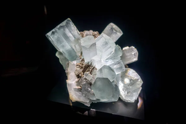 Beautiful mineral at National Museum of Natural Science in Orlando Houston in USA, in a black background — Stock Photo, Image