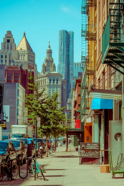 NUEVA YORK, EE.UU. - 22 DE NOVIEMBRE DE 2016: Hermosa vista de la ciudad de Nueva York con rascacielos y magníficos edificios en la ciudad de Nueva York — Foto de Stock