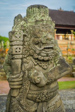 Bali, Endonezya - 08 Şubat 2017: Semarapura, Kertha yığınını Pavilion Klungkung Sarayı, taş hükmünün Denpasar Endonezya güzel bir günde