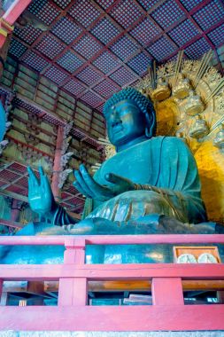 Nara, Japonya - 26 Temmuz 2017: Büyük Buda heykeli Todai-ji Tapınağı, Nara - Japonya Daibutsuden içinde