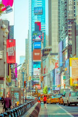 New York, ABD - 22 Kasım 2016: Times Square, Broadway tiyatroları ve animasyonlu Led işaretleri, New York ve New York City Amerika Birleşik Devletleri Amerika Birleşik Devletleri'nde bir sembolü olduğunu