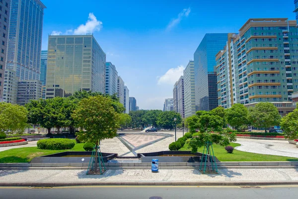 Beau parc dans le centre-ville de Macao Cina dans un ciel bleu magnifique, belle journée — Photo