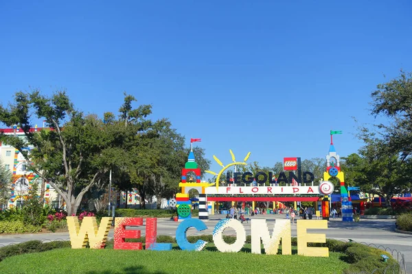 Х'юстон, США - 12 січня 2017: Ласкаво просимо знак в головний вхід до парку розваг Legoland. Legoland є тематичний парк, заснований на популярний бренд Lego будівельних іграшки — стокове фото