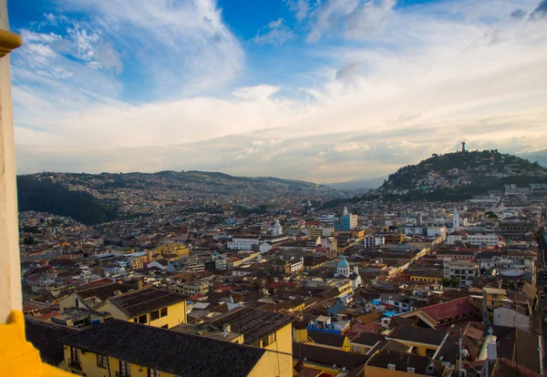 Weergave van het historisch centrum van Quito, Ecuador — Stockfoto