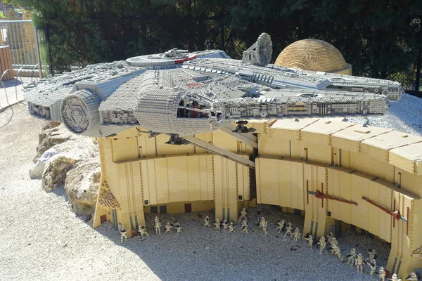 HOUSTON, EUA - JANEIRO 12, 2017: Nave espacial miniatura de starwar projetada com Lego em Carlsbad, EUA — Fotografia de Stock