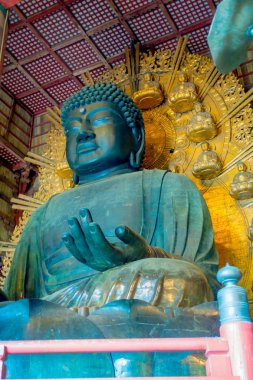 Nara, Japonya - 26 Temmuz 2017: Büyük Buda heykeli Todai-ji Tapınağı, Nara - Japonya Daibutsuden içinde