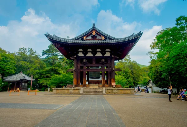 Nara, Japonya - 26 Temmuz 2017: Eski geleneksel mimari ve Nigatsu-do, Todai-ji Tapınağı, Nara sokakta