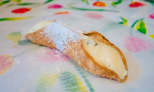 Delicious cannoli with some powder sugar over it — Stock Photo, Image