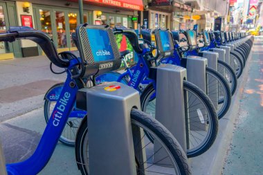 New York, ABD - 22 Kasım 2016: Bisiklet Kiralama kez üst üste New York'ta ABD sokakta park Meydanı