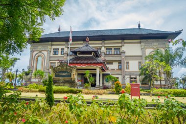 Bali, Endonezya - 08 Şubat 2017: Merkezi Densapar, Bali Endonezya karmaşık bina bulunan bir hükümet ofis yapıdır