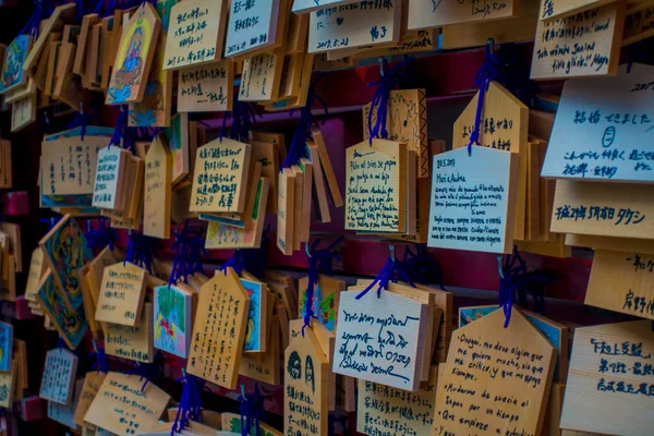 Hakone, japan - 02. Juli 2017: ema im Kiyomizu-dera-Tempel. Eema sind kleine hölzerne Gedenktafeln, auf die Schiiten ihre Gebete oder Wünsche schreiben — Stockfoto