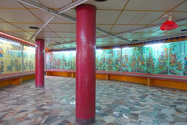 HONG KONG, CHINA - 26 DE ENERO DE 2017: Vista interior del templo Tsz wan, en Hong Kong — Foto de Stock