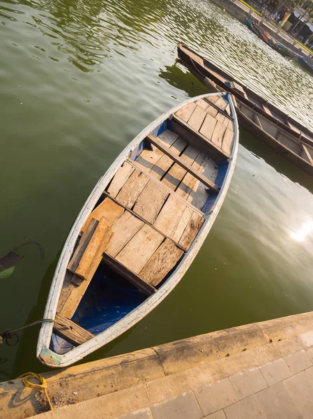 Luftaufnahme des traditionellen Bootes in hoi an, Vietnam. hoi an ist das Weltkulturerbe, berühmt für seine Architektur der Mischkulturen — Stockfoto