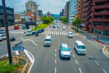 Kyoto, Japonya - 05 Temmuz 2017: Havadan görünümü otomobillerin Kyoto Japonya'da sokakta. Kyoto Metropolis Japonya en kalabalık şehir biridir