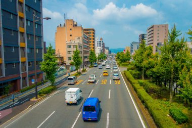 Kyoto, Japonya - 05 Temmuz 2017: Sokakta Kyoto Japonya'da arabalar. Kyoto Metropolis Japonya en kalabalık şehir biridir