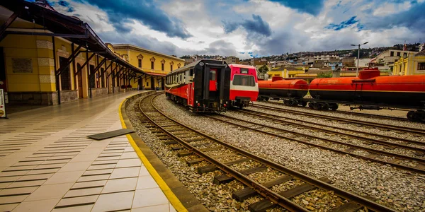 QUITO, ECUADOR AUGUST 20 2017: Красивый эквадорский паровоз в музее поезда chinbacalle, расположенный в городе Кито, Эквадор — стоковое фото